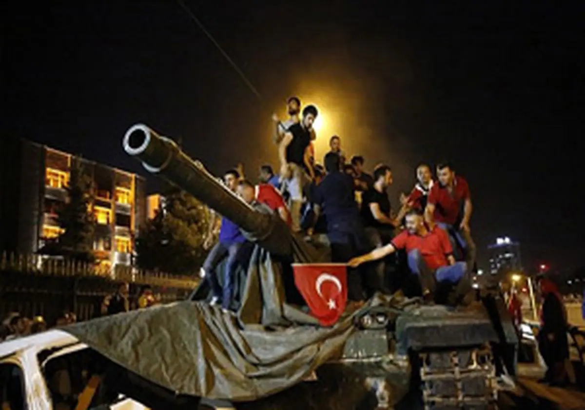 تجمع اعتراضی مقابل پایگاه اینجرلیک و درخواست اخراج آمریکاییها