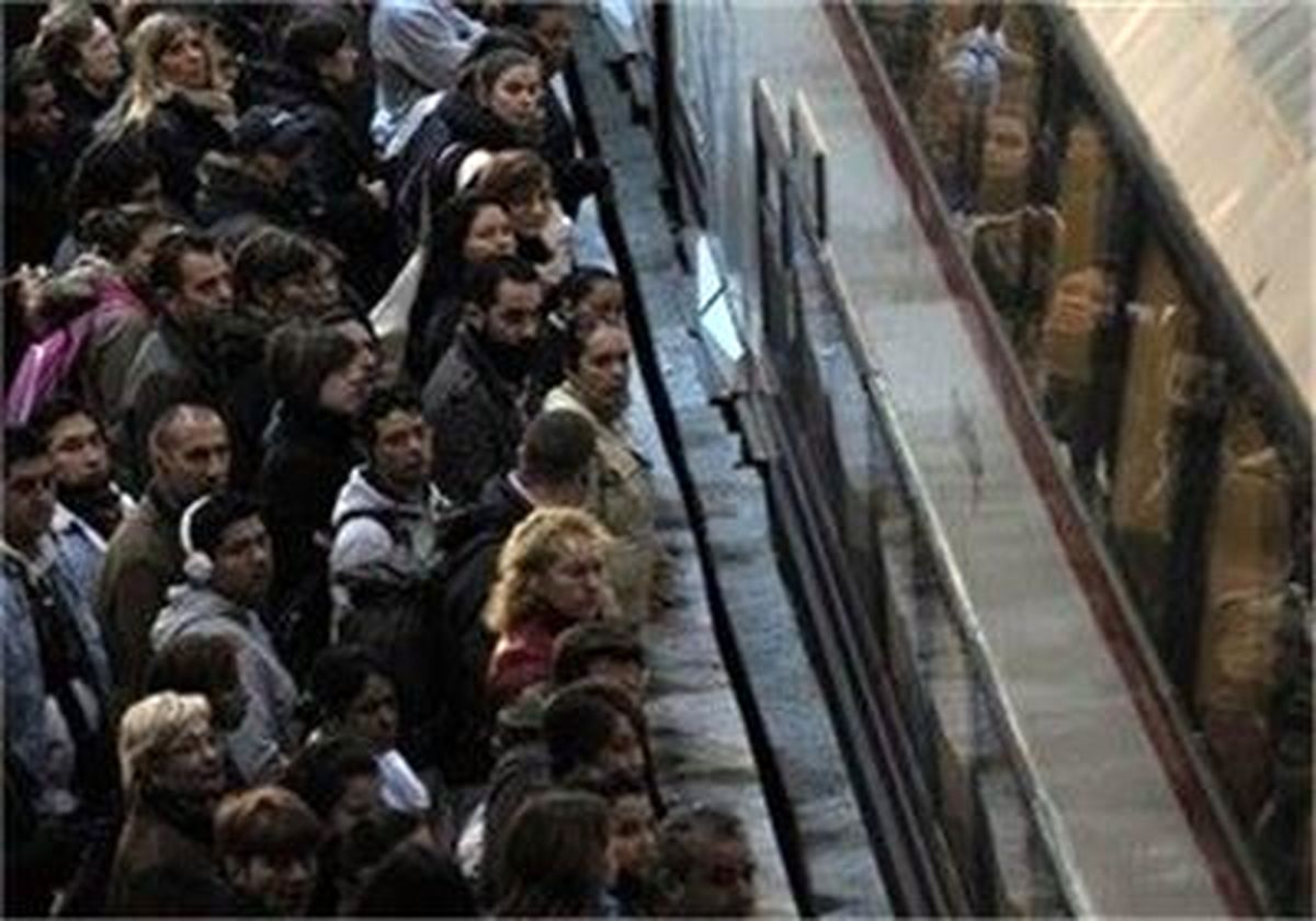 سرویس‌دهی خط ۲ مترو تهران مختل شد