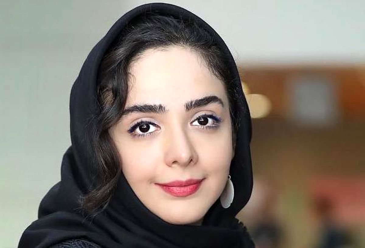 تیپ سنگین و رنگین بازیگر سریال «لحظه گرگ و میش»
