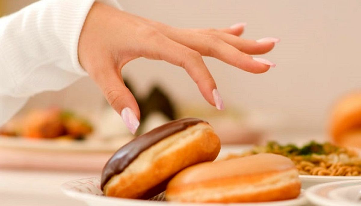 10 مواد غذایی مضر که پوست را زشت و پیر می کند