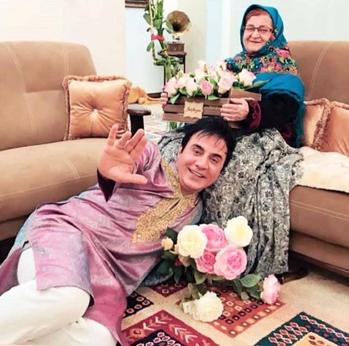  گلباران پای مادر عموپورنگ+عکس