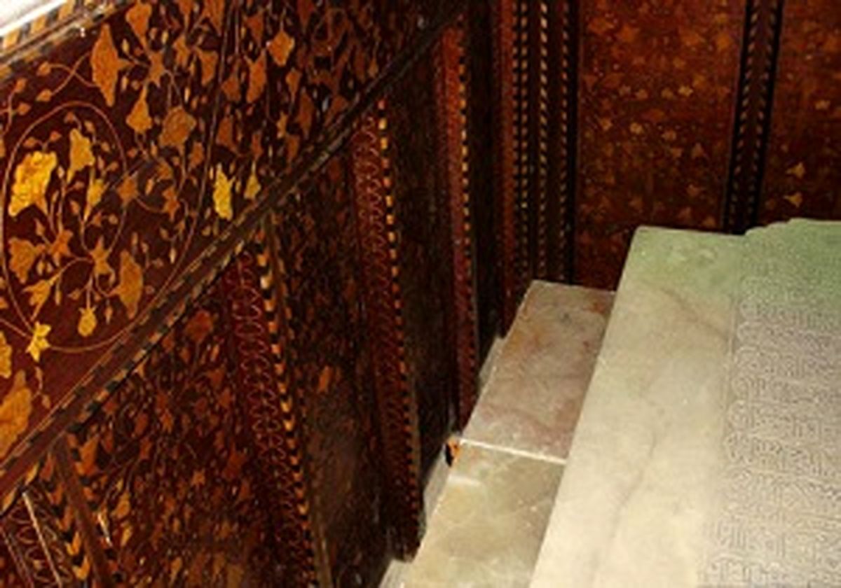 شعری که بر سنگ قبر حضرت عباس(ع) حک شده است