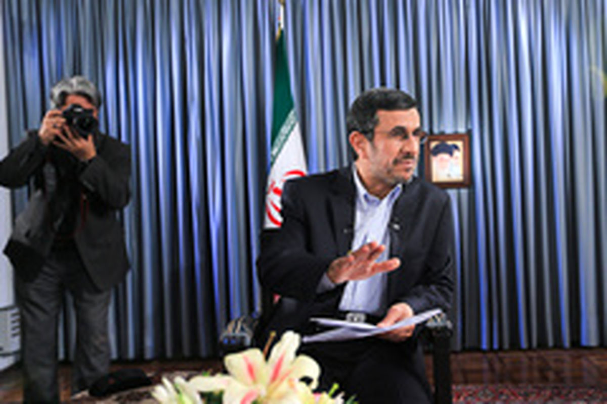 آغاز گفت‌وگوی زنده احمدی‌نژاد از شبکه یک سیما