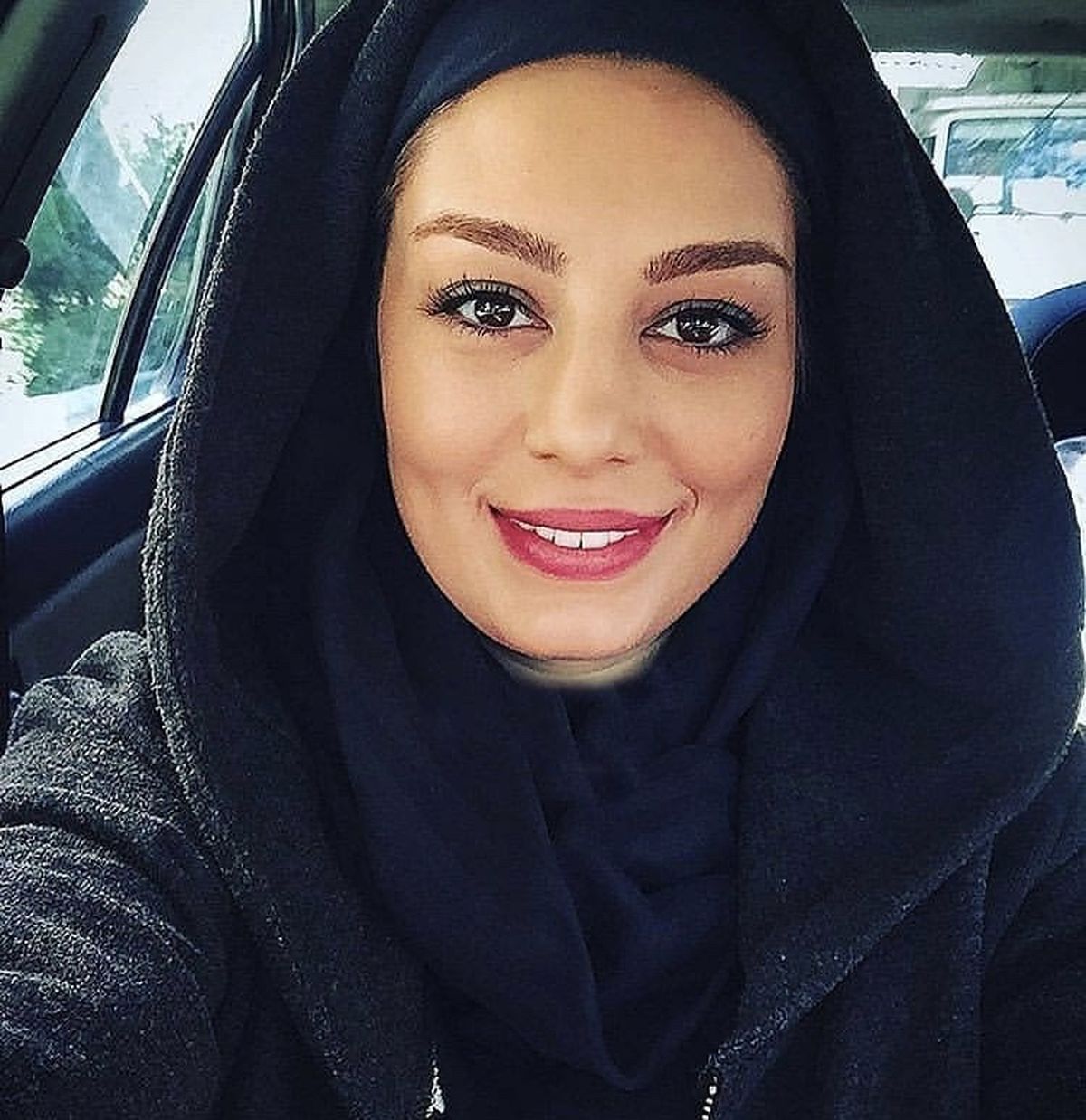 سحر قریشی در ماشینش + عکس