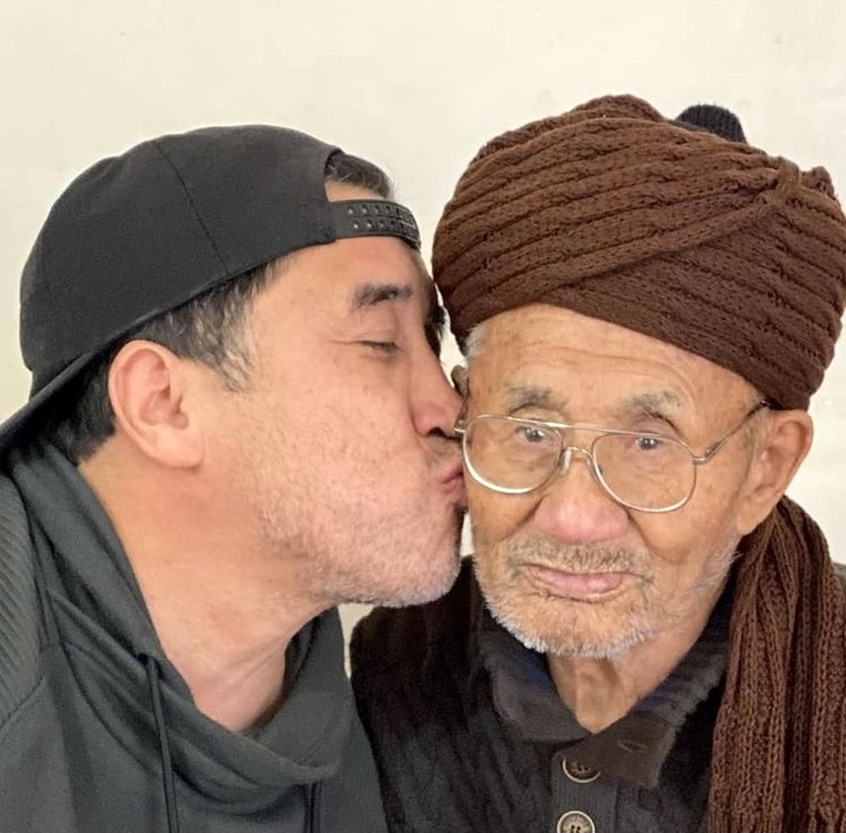 خداداد عزیزی و پدرش + عکس