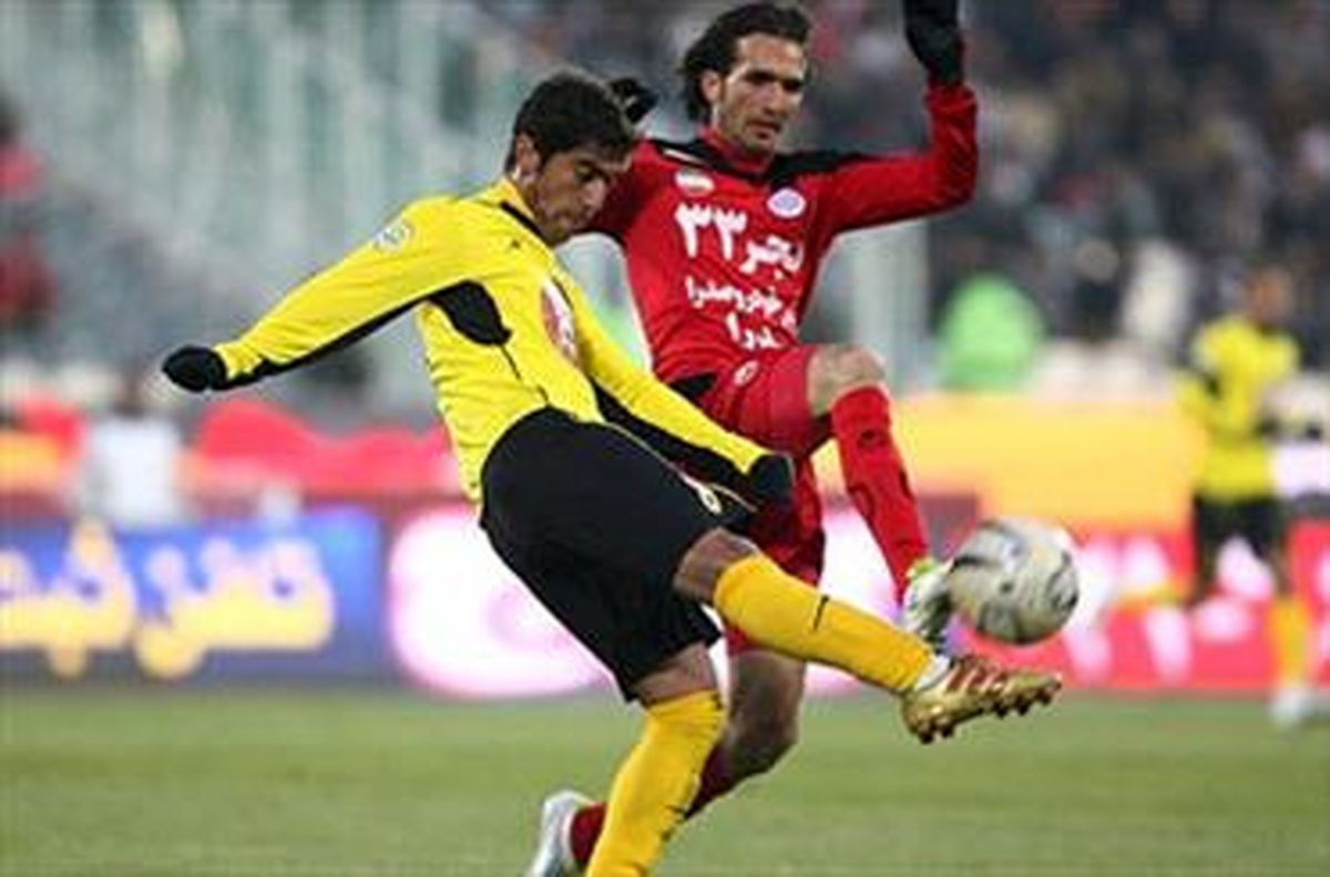 تساوی فجرسپاسی و پرسپولیس در نیمه نخست