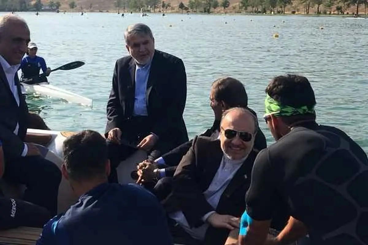 دختران قهرمان چشم انتظار وزیر