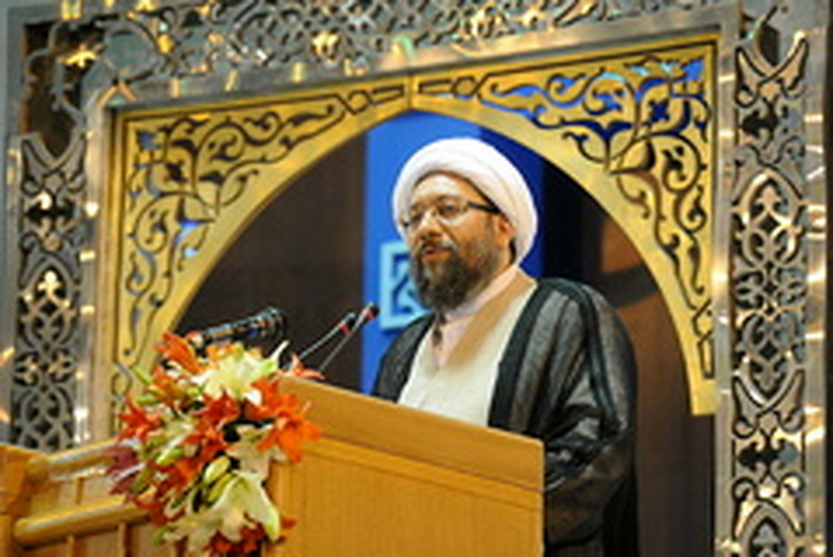 تاکید آملی‌لاریجانی بر برخورد با مظاهر بدحجابی
