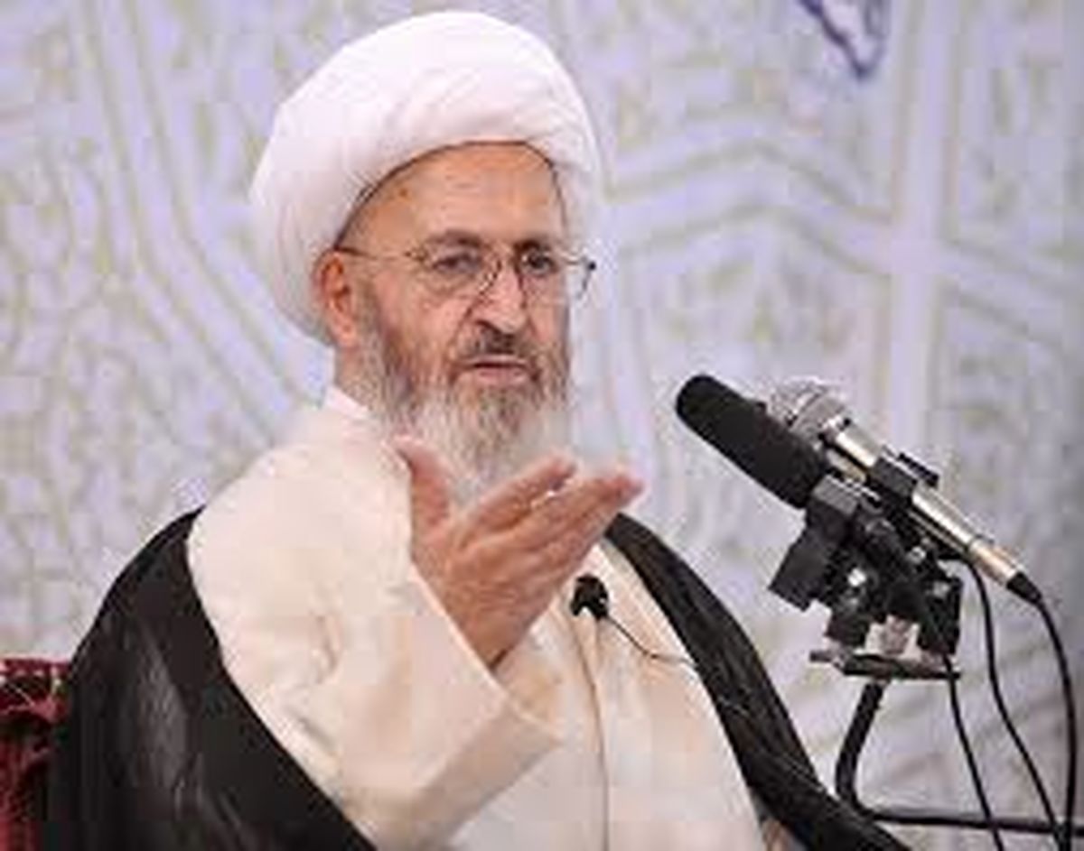انتقاد آیت‌الله سبحانی به اجرای تئاتر بازیگران زن با کلاه گیس