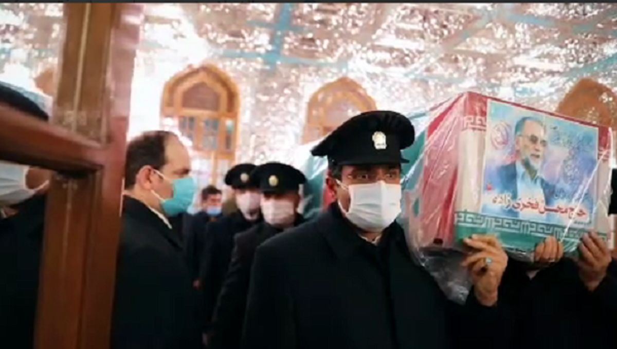 طواف پیکر دانشمند برجسته هسته‌ای شهید حاج محسن فخری زاده در حرم مطهر رضوی
