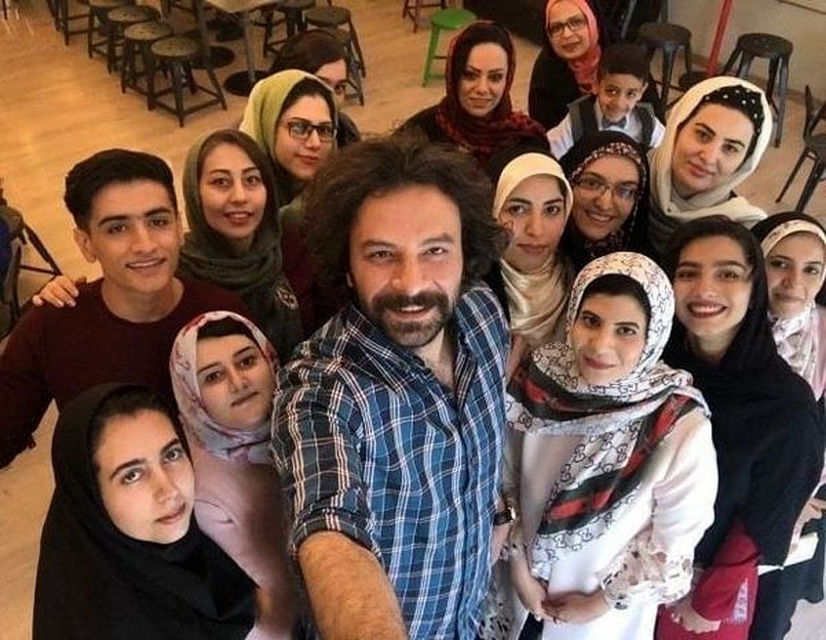 حسام منظور در جمع هواداران