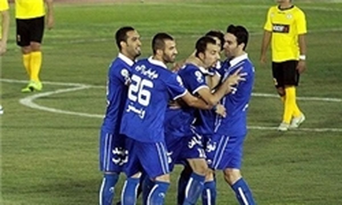 دسته گل ناظمی برای قلعه‌نویی
