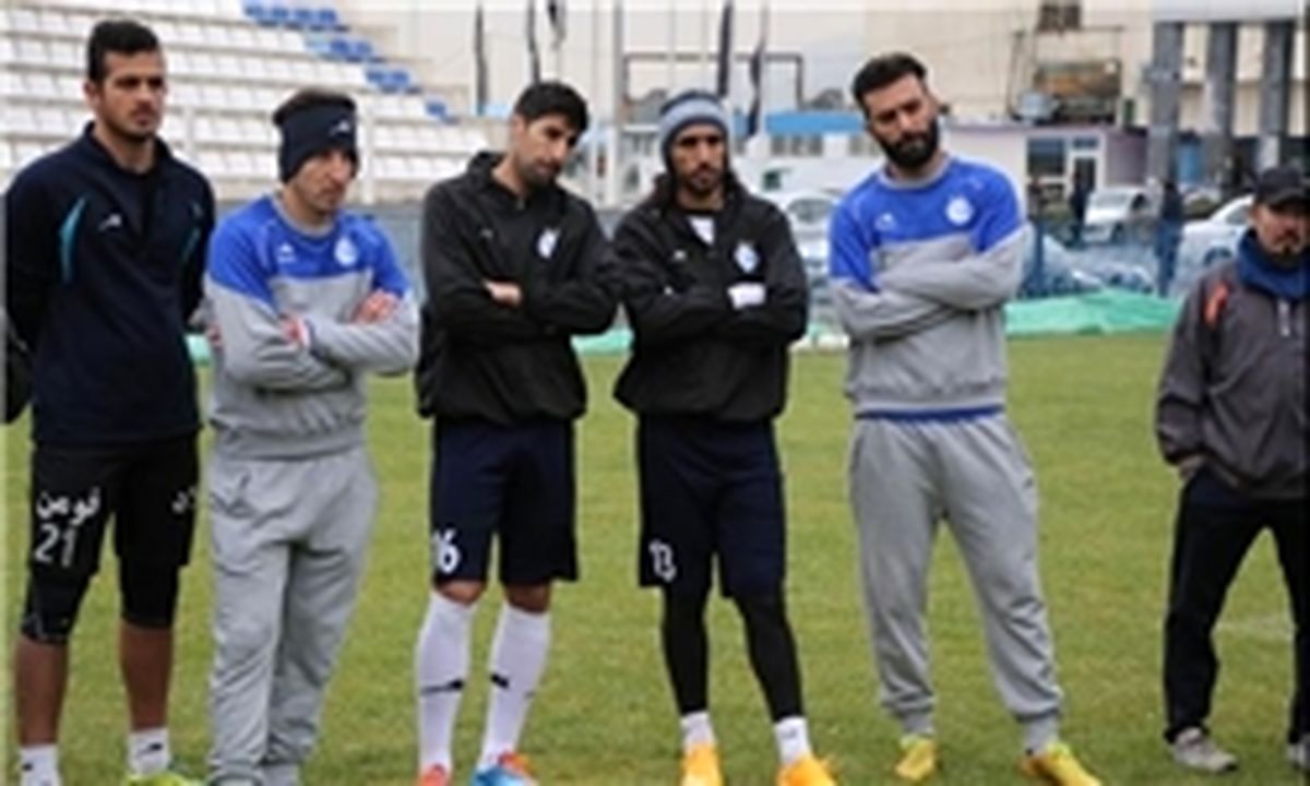بیک‌زاده از استقلال جدا نشد/سوال بازیکنان از کرار؛چطور جرات کردی به 90 بروی؟ 