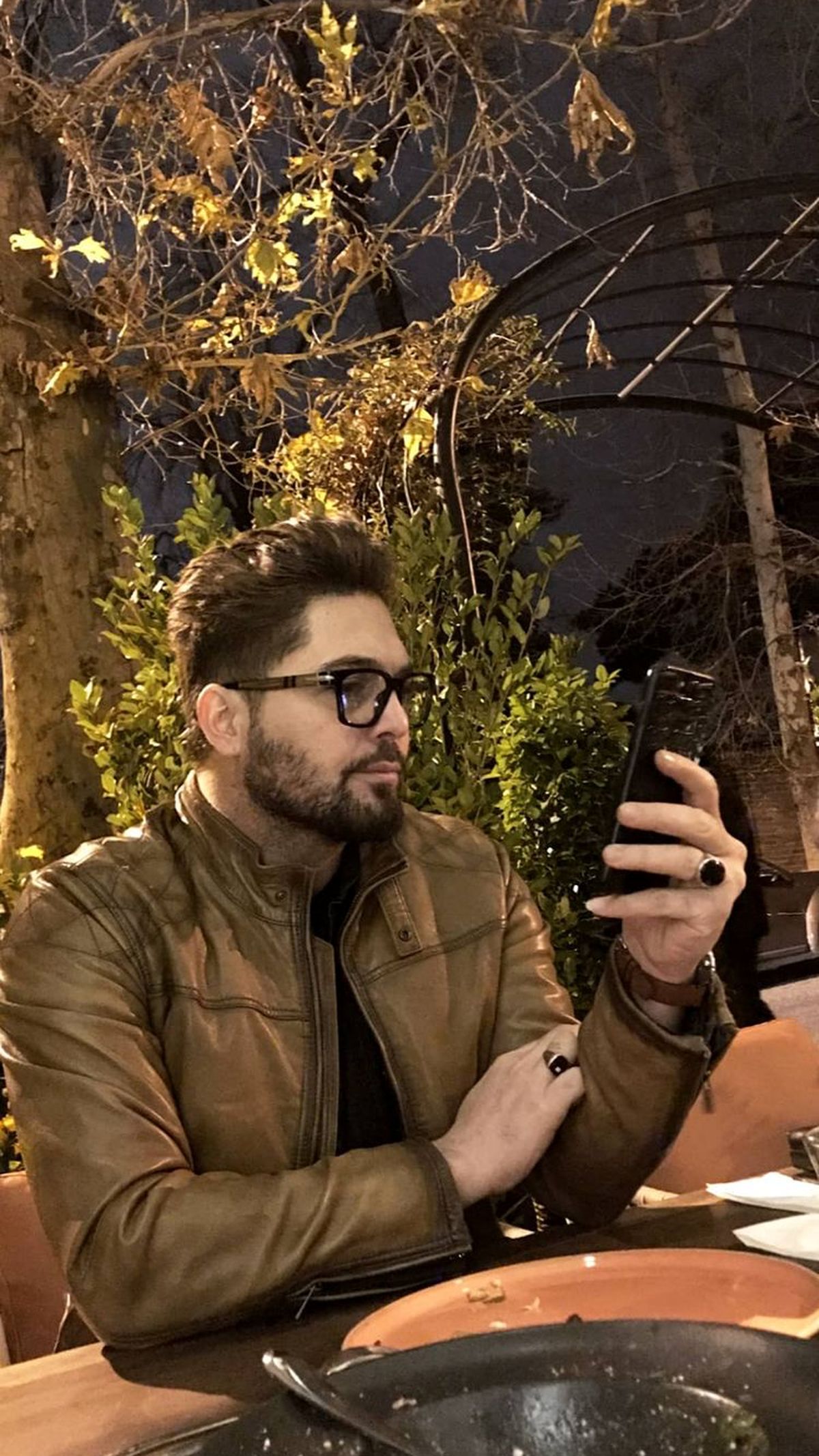 کافه گردی های شبانه دانیال عبادی + عکس