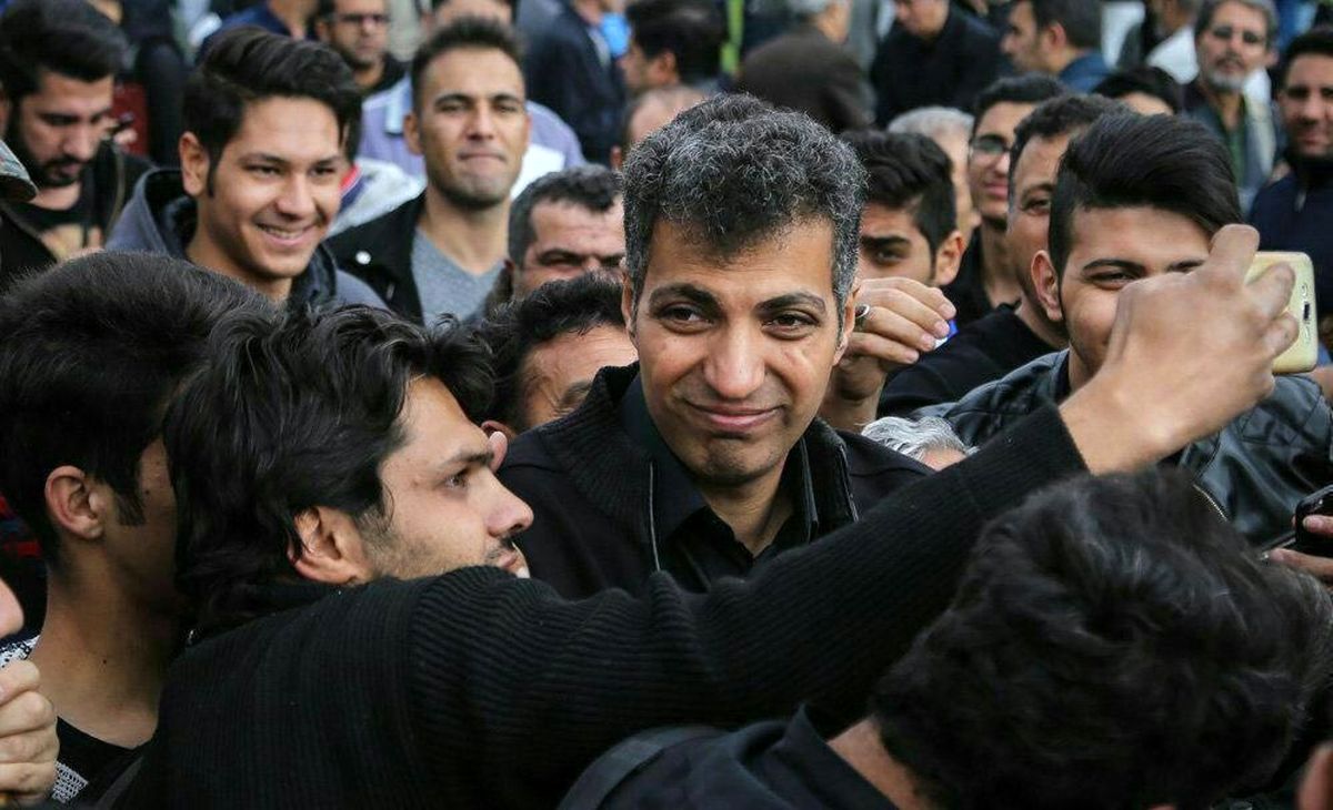 سلفی‌های بی‌موقع در مراسم خاکسپاری پورحیدری/تصاویر