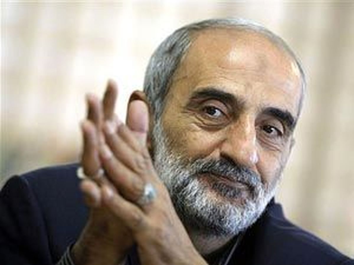 واکنش شریعتمداری به لغو «پخش زنده» مناظره‌ها