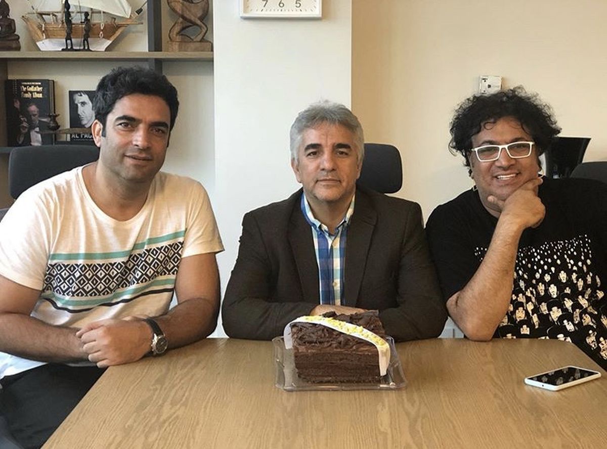 منوچهر هادی در تولد همکارش + عکس