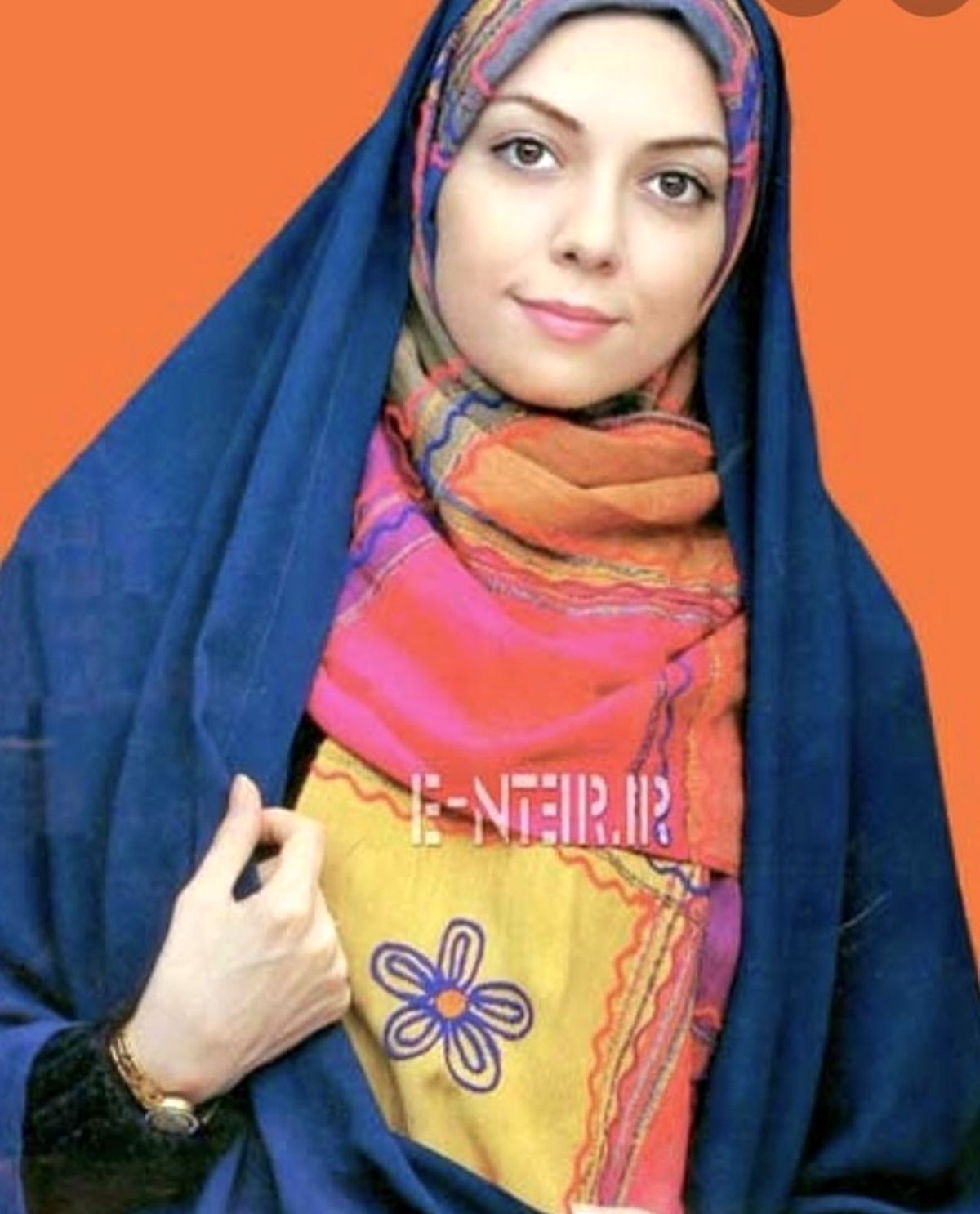 شال رنگی رنگی خانم مجری + عکس