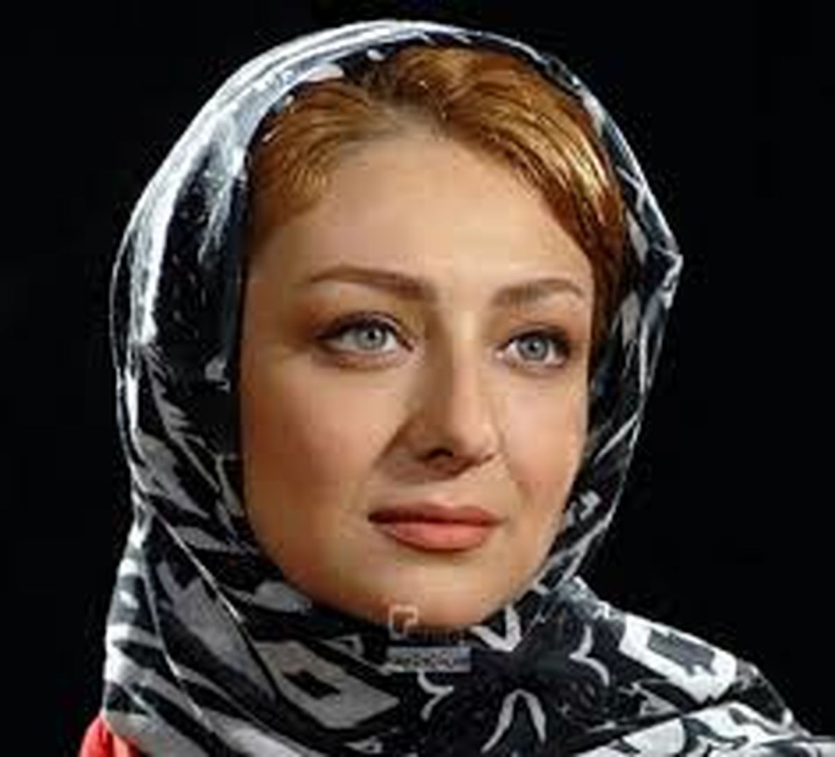 عکس جدید ویدا جوان و همسرش در یک گالری