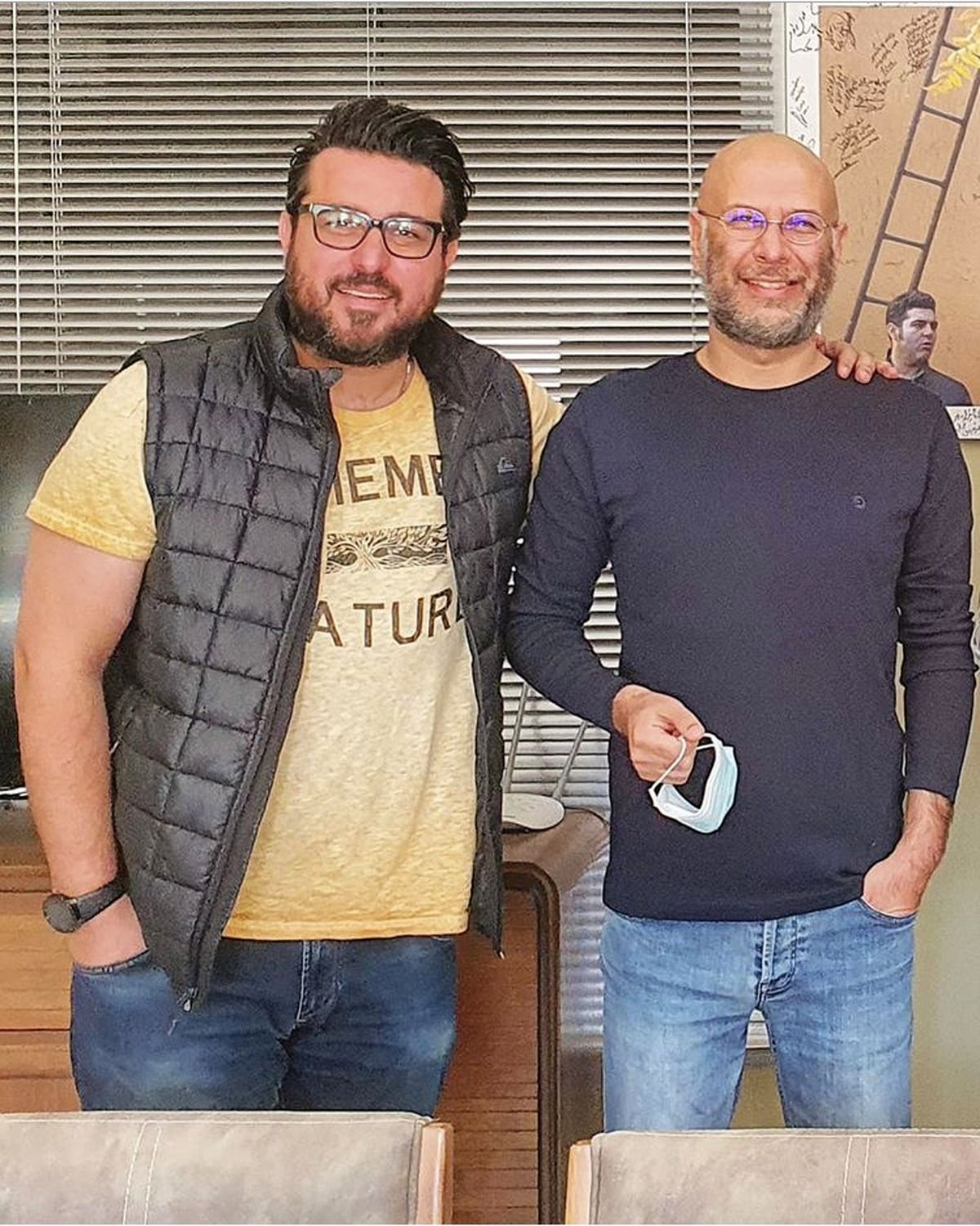 محسن کیایی در کنار صدا پیشه مشهور + عکس
