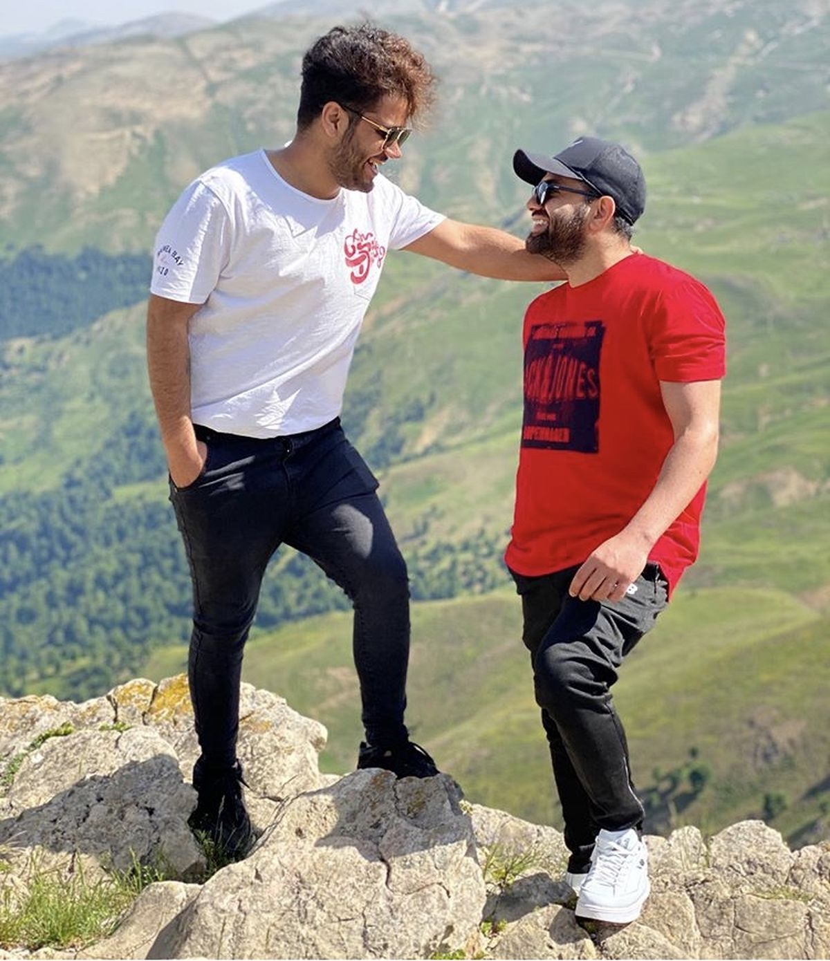 کوهنوردی رضا بهرام با دوستش + عکس