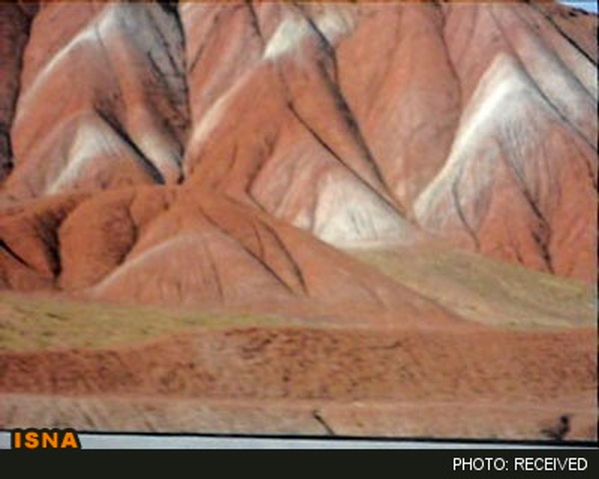 روستایی با کوه‎های عجیب + عکس