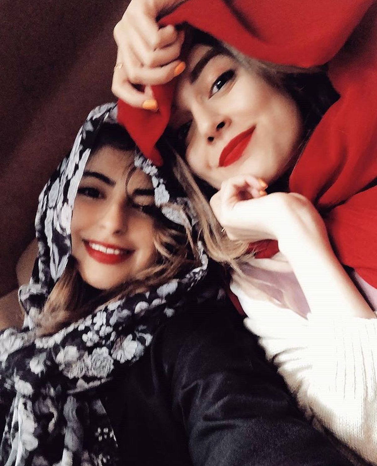 سلفی پر انرژی ماهور الوند با دوستش + عکس
