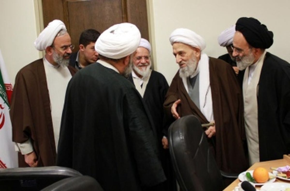 آیت الله مصباح طرفدار وحدت در خبرگان مخالف وحدت در مجلس / نظر آیت الله مهدوی کنی در مورد چگونگی فعالیت در انتخابات آتی
