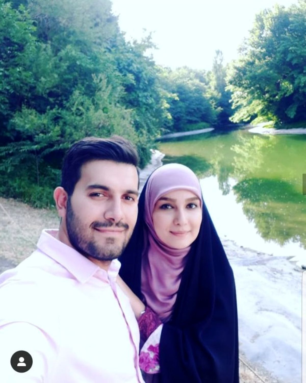 طبیعت گردی خانم مجری با همسرش + عکس
