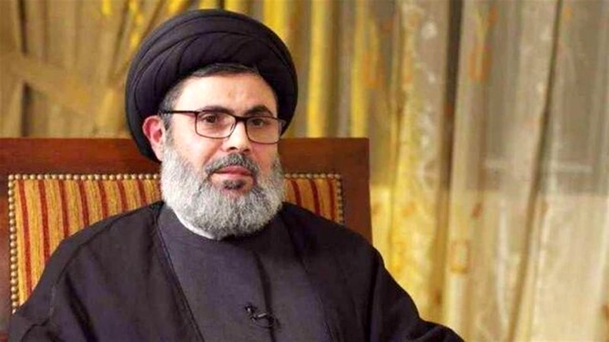 ببیند | پیکر شهید سید هاشم صفی‌ الدین در حال آماده شدن برای خاکسپاری