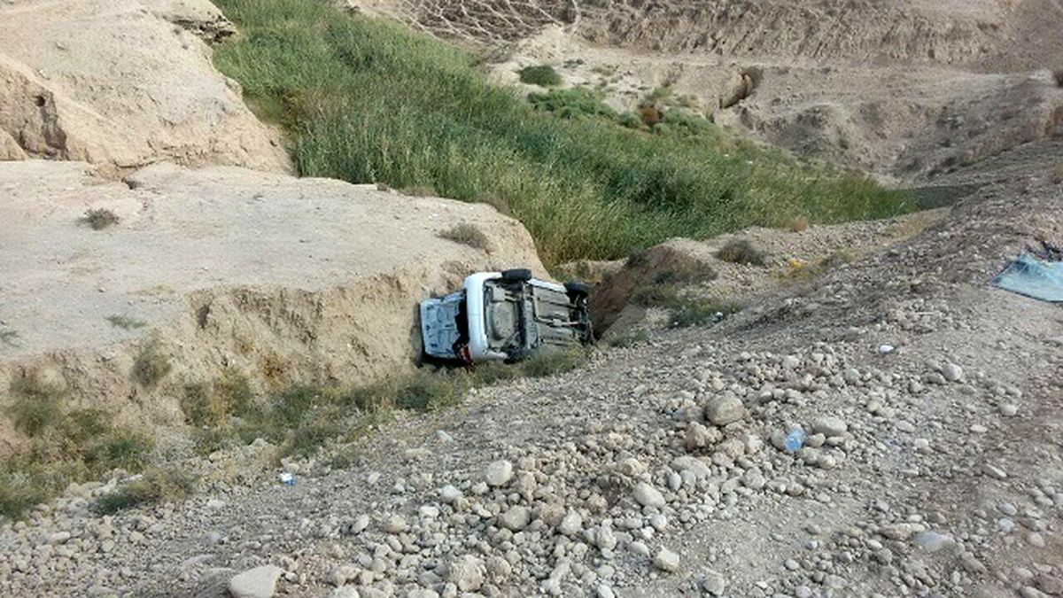 نجات مرد 58 ساله در کوه های شاه بهرام باشت+تصاویر
