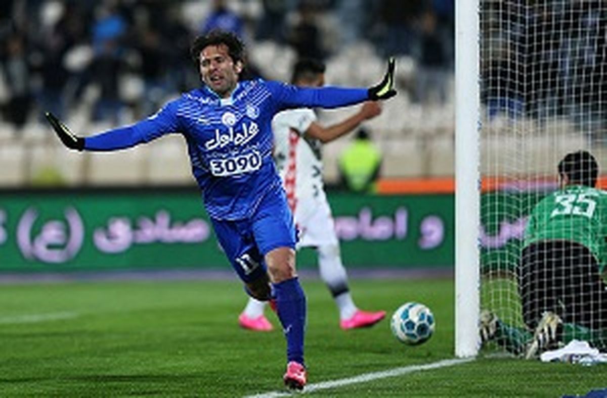 مهاجم استقلال در راه مشهد