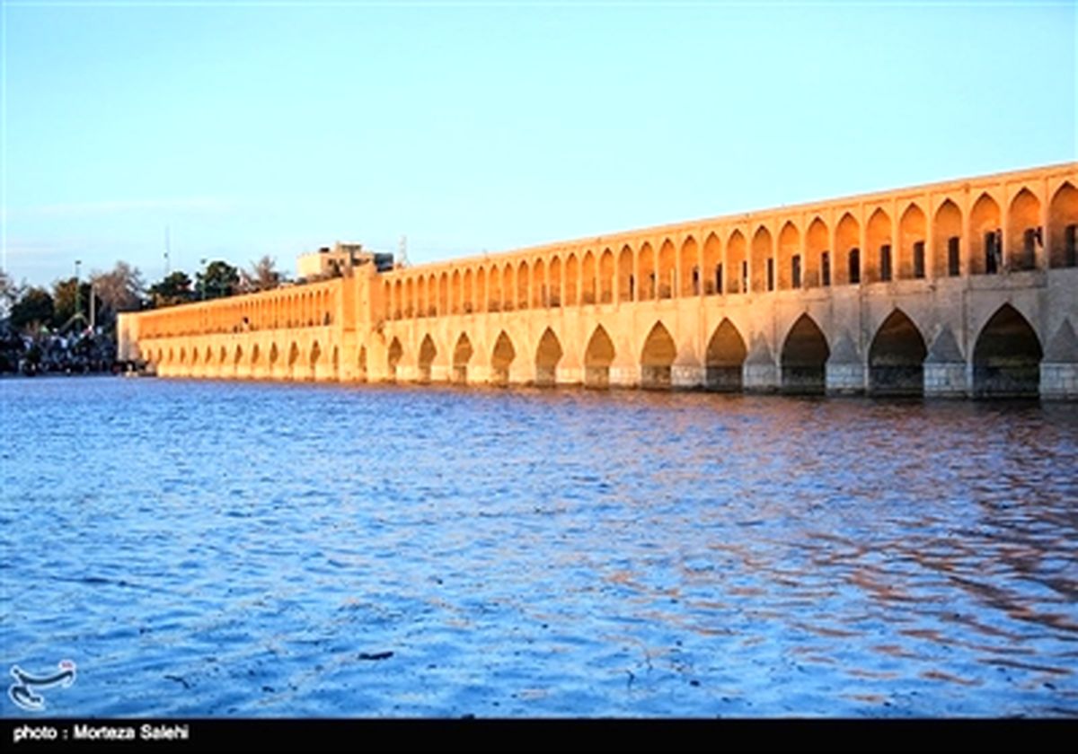 جاری شدن آب در زاینده رود
