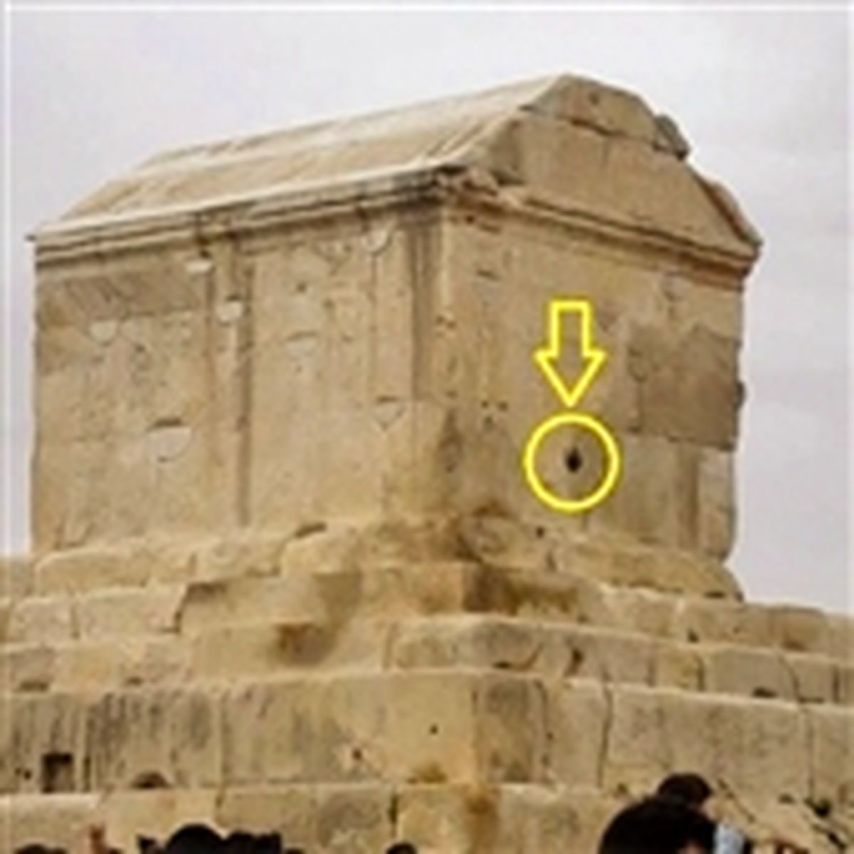 لکه سیاه بر پاسارگاد و آتش‌سوزی عمدی در بازار ماسوله