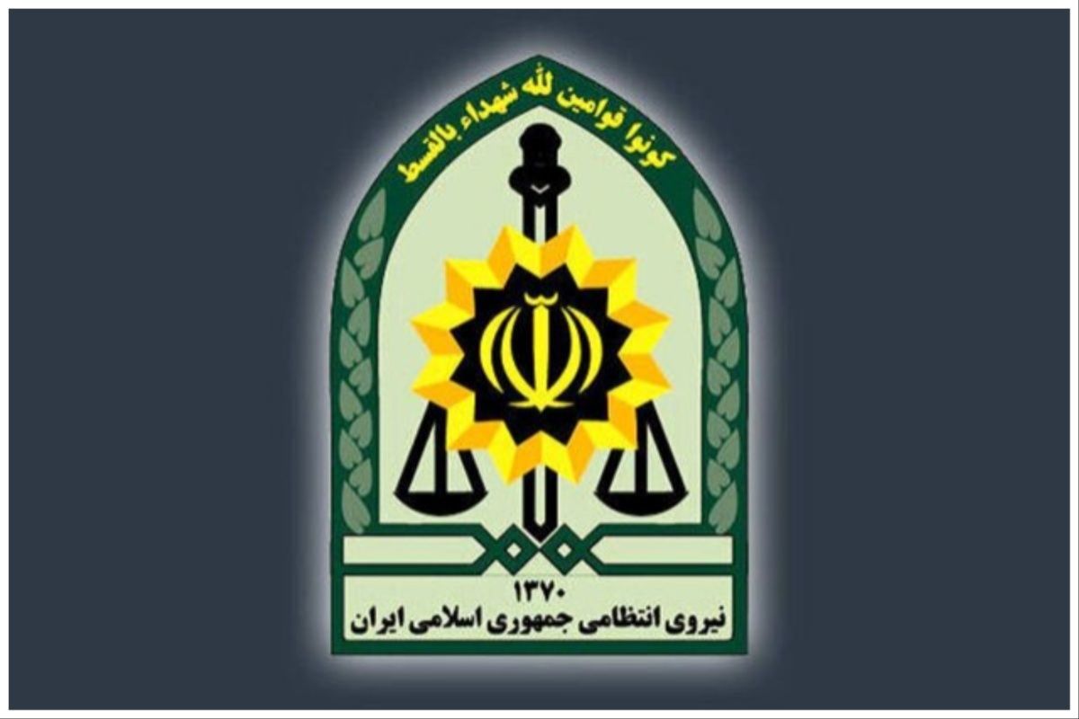 ماموران پلیس به دلیل رفتار نامناسب با یک معتاد توبیخ شدند ! 