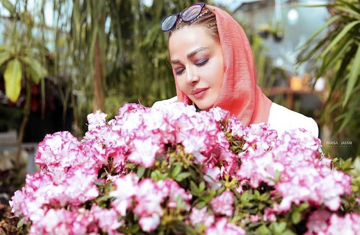 دسته گلی برای بهاره رهنما + عکس