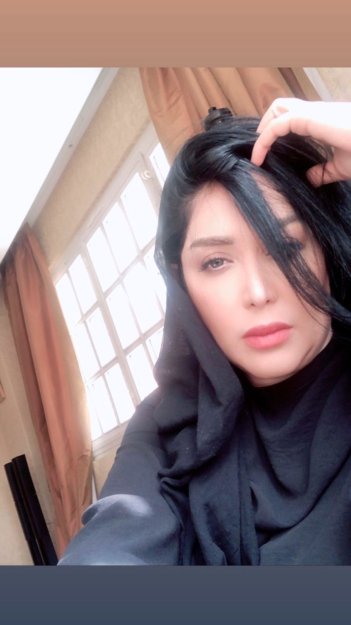 سارا منجزی پور در خانه اش + عکس