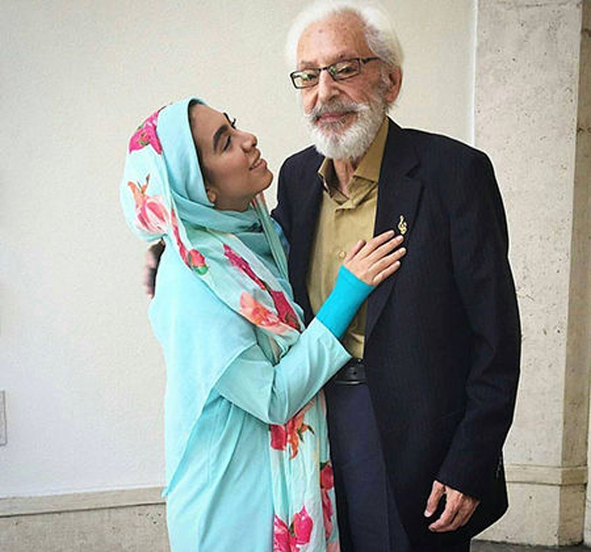 مرحوم مشایخی و نوه عزیزش + عکس