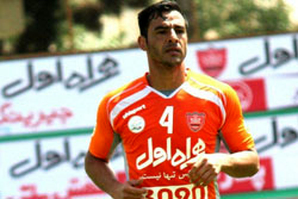 مدافع پرسپولیس برای همیشه از ایران می‌رود؟