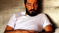 نوید محمدزاده چه شیک خوابیده + عکس