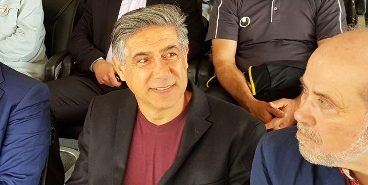 دستیاران خارجی قطبی رفتنی شدند