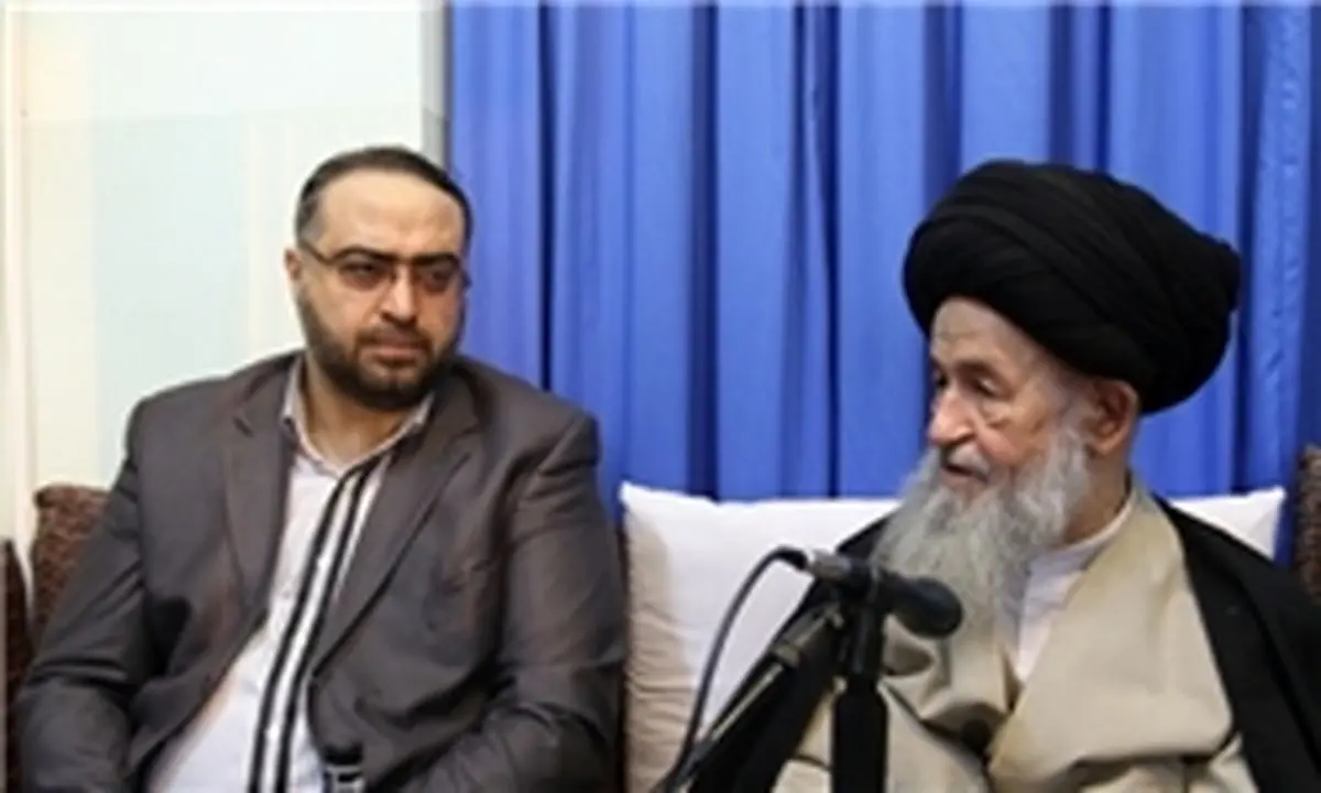 رئیس جمهور آینده در کنار رهبر و مراجع حرکت کند