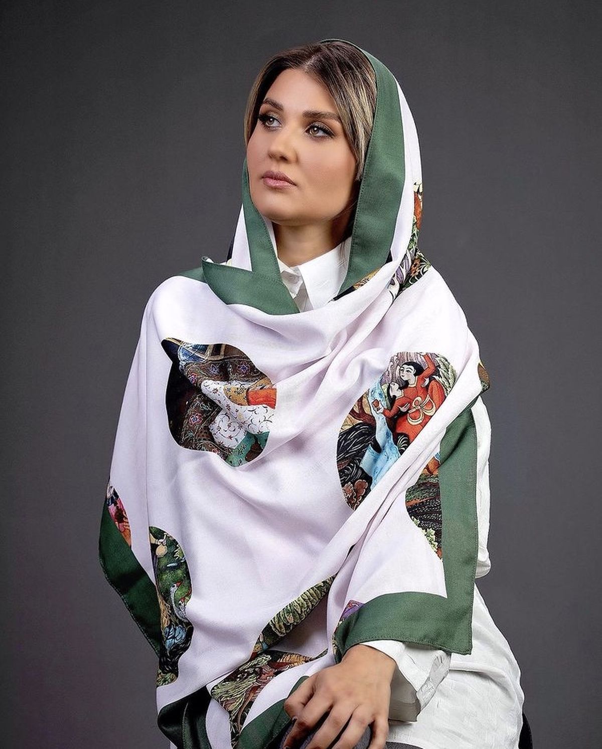 لباس شیک و مدلینگی گلوریا هاردی + عکس