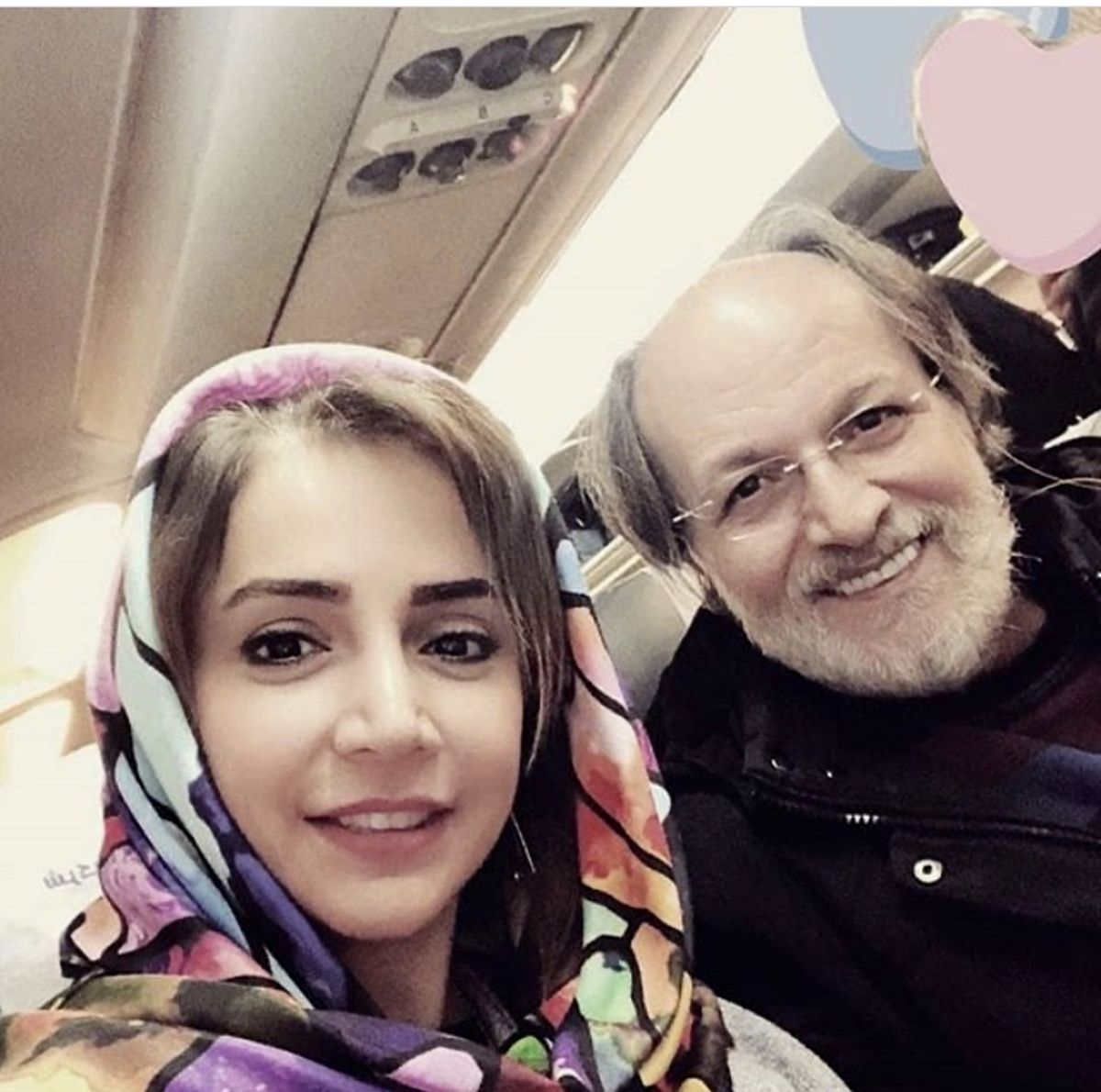 شبنم قلی خانی با بازیگر مشهور در هواپیما + عکس