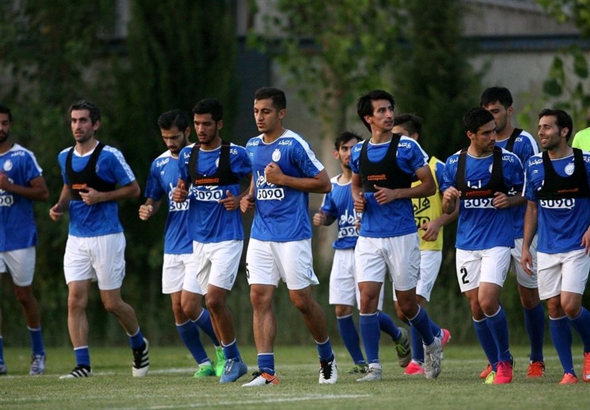 یک لباس شخصی در تمرین استقلال!