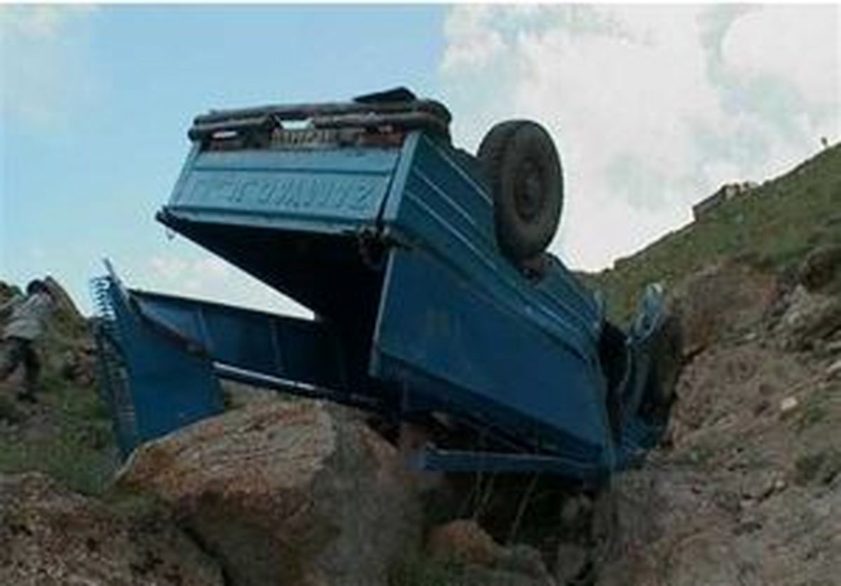 واژگونی خودرو با ۲۲ کشته و مصدوم
