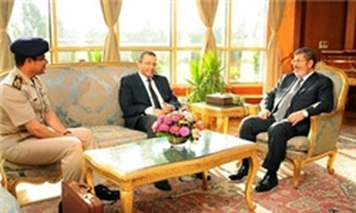 نشست مرسی با نخست‌وزیر مصر