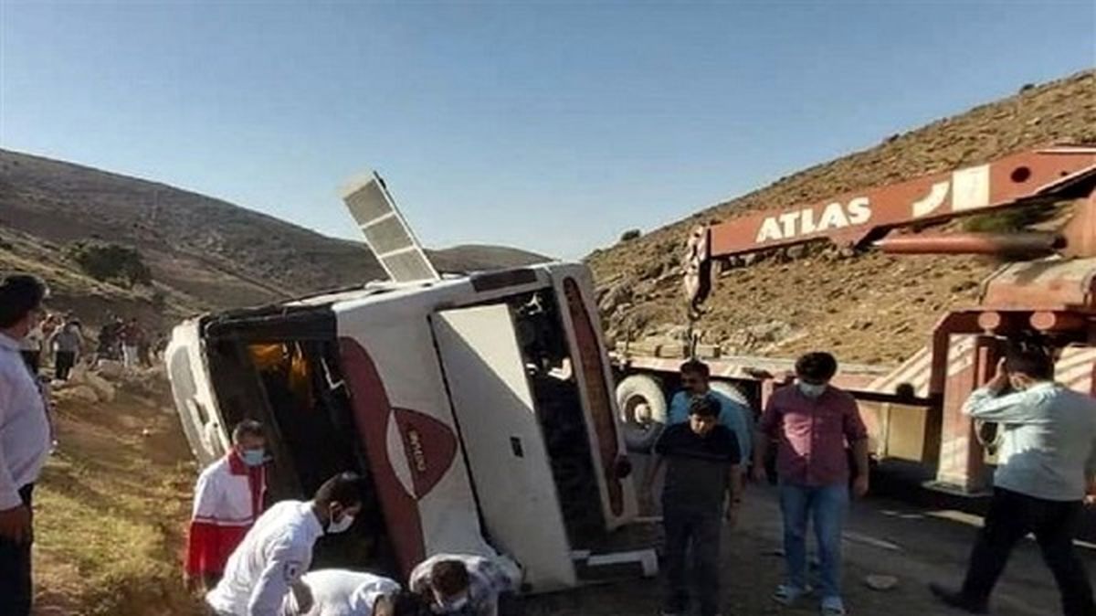 راننده اتوبوس حامل خبرنگاران برای همیشه از رانندگی محروم شد
