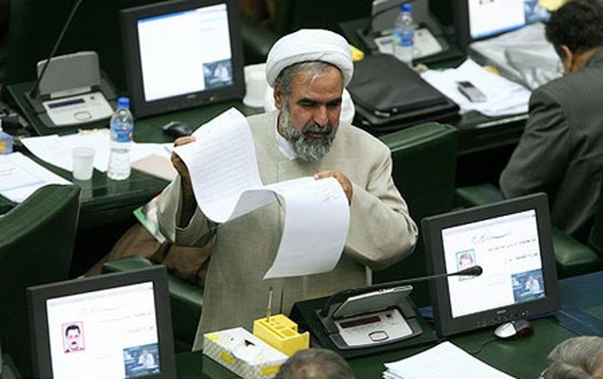 بدون ولخرجی‌ها، سونا و استخر هم می‌شود برای مردم کار کرد/ ظاهرا کلید چوبی را به قفل آهنی می‌زنید و یا کلید را وارونه می‌چرخانید/ نگران بازگشت والاحضرت‏‌ها هستیم