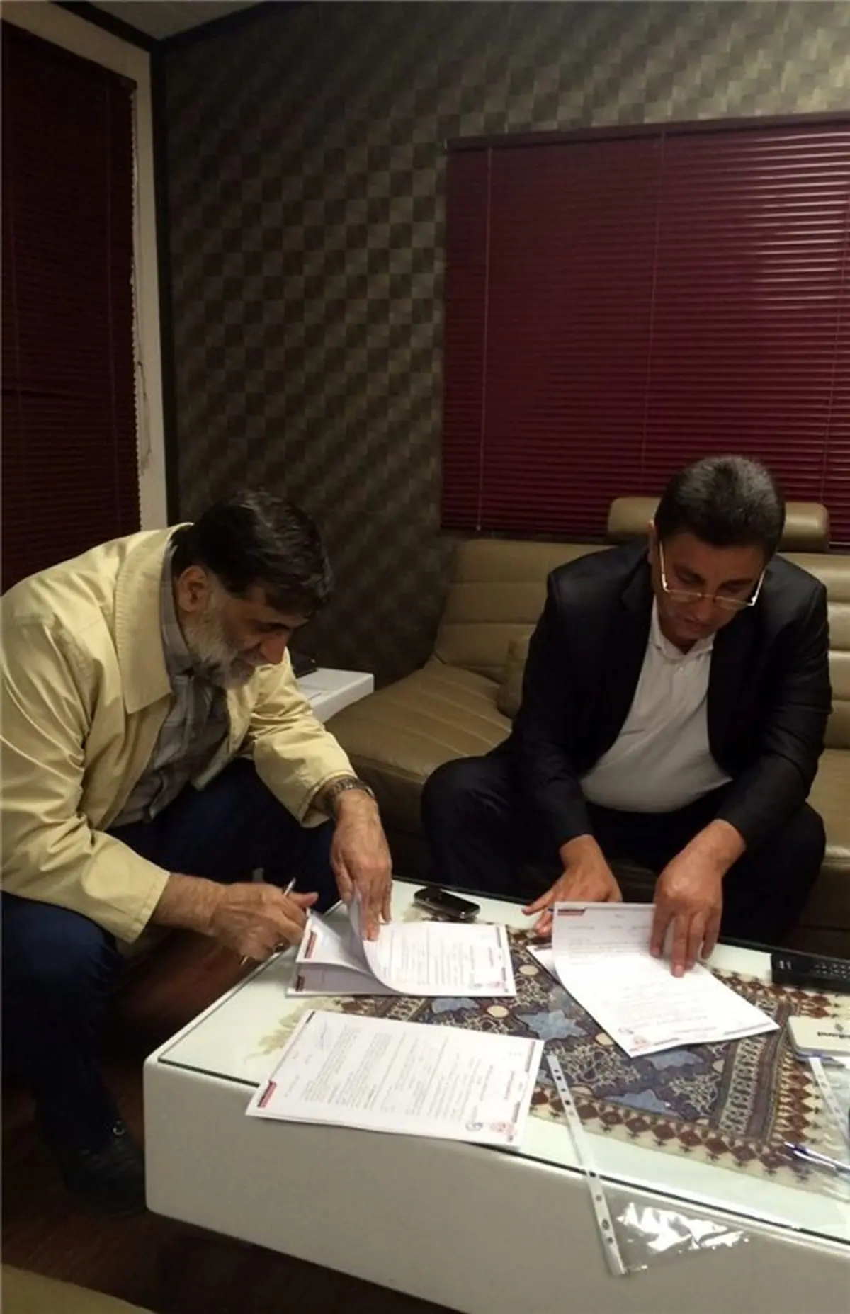 قلعه‌نویی قراردادش را با تراکتورسازی تمدید کرد + عکس